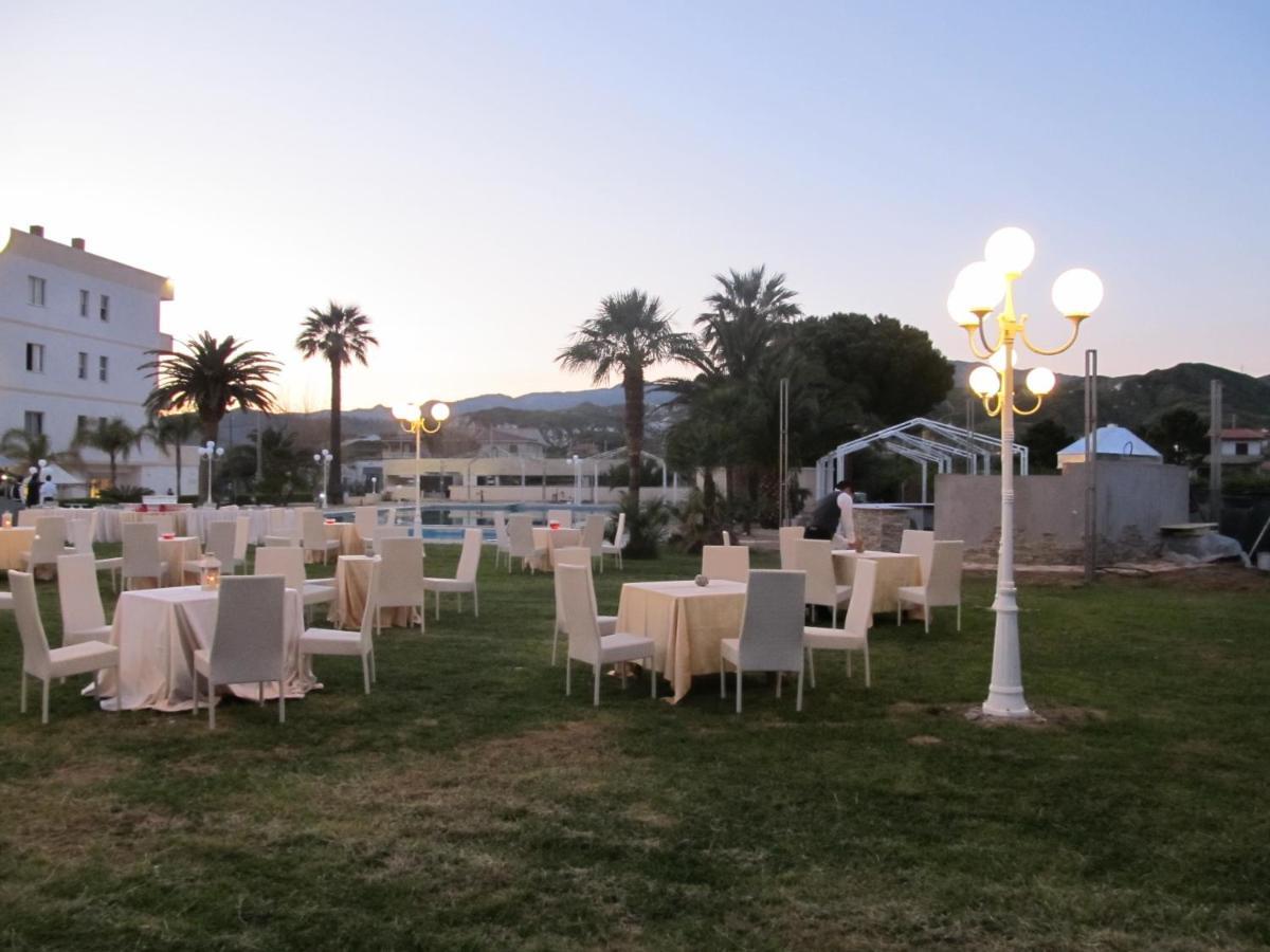 Club Hotel Kennedy Roccella Ionica Exterior foto