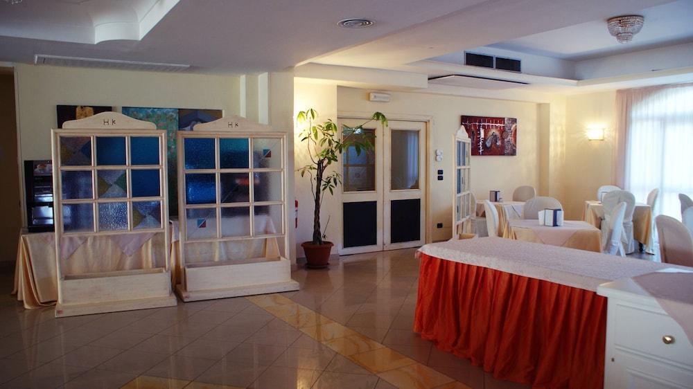 Club Hotel Kennedy Roccella Ionica Exterior foto