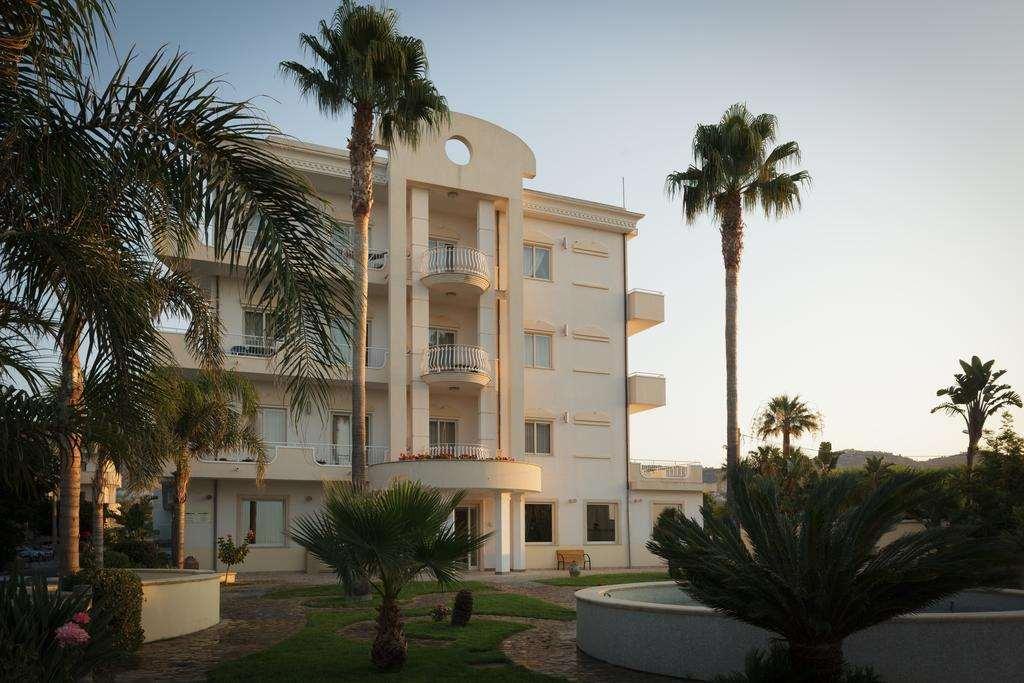 Club Hotel Kennedy Roccella Ionica Exterior foto